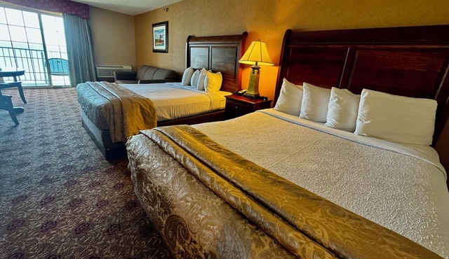 Hamilton Inn Select Beachfront Mackinaw City