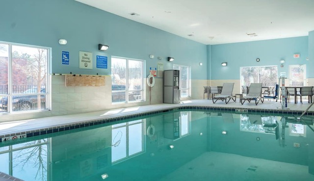 Holiday Inn Express Hotel & Suites, a Lake Zurich-Barrington by IHG