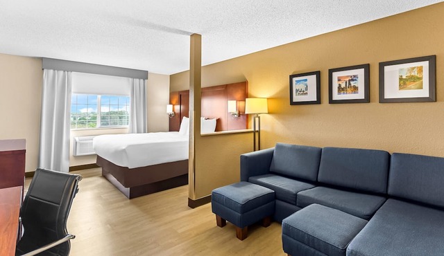 Comfort Suites Grayslake near Libertyville North