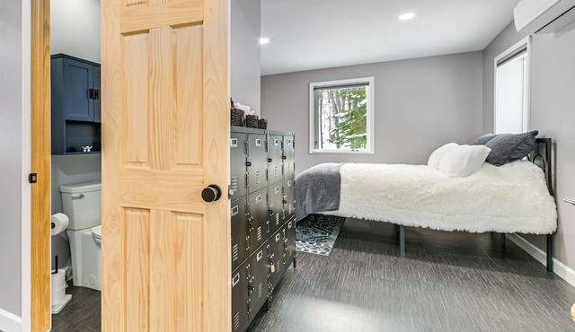 6 Mi to Boyne Mtn: Cozy & Private Couple's Cottage