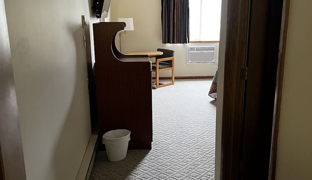 Budget Host Inn & Suites