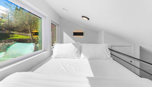 Echo Loft: A Modern Escape in Seattle