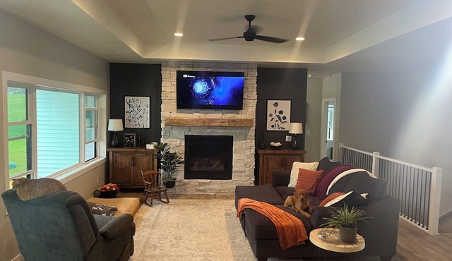 Spacious 4-bedroom/4 bath house with WiFi and AC in Kaukauna. in Kaukauna