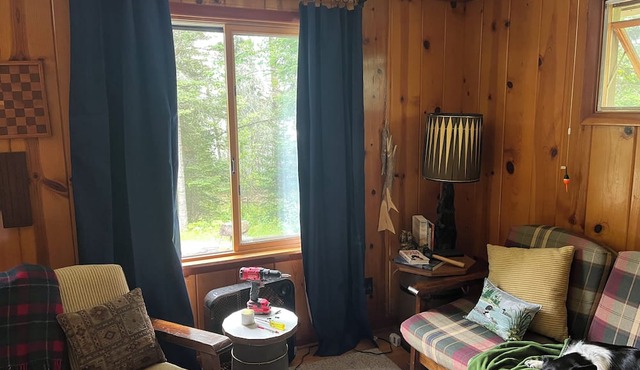 Cozy vintage cabin on peaceful BWCA lake with WiFi in Ely