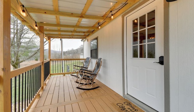 Stout Cabin w/Fire Pit: 1 Mi to Ohio River! in Rome