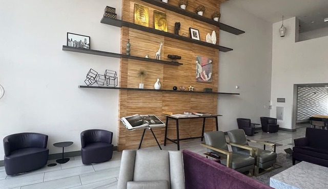 2BR2B Modern Oasis D/twn Detroit with Pool. Walk to all stadiums and theatres