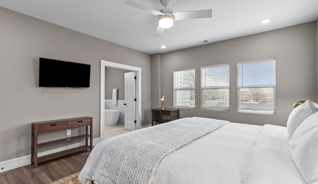 Uptown Elegant Escape | JZ Vacation Rentals in St. Louis