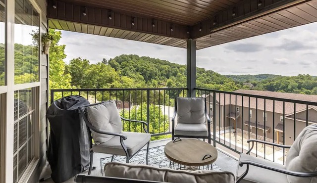 Beautiful Condo in StoneBridge Village Mins to SDC, Table Rock Lake and Branson