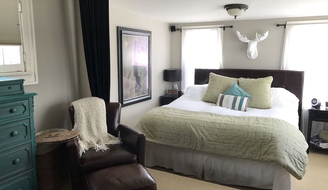 Beautiful Luxury Suite A Shorewood Home
