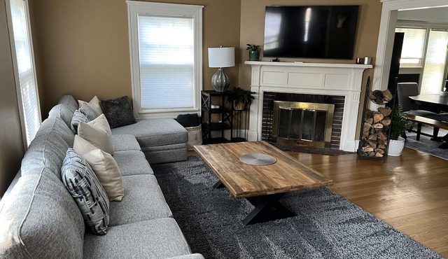 Beautiful Luxury Suite B Shorewood Home