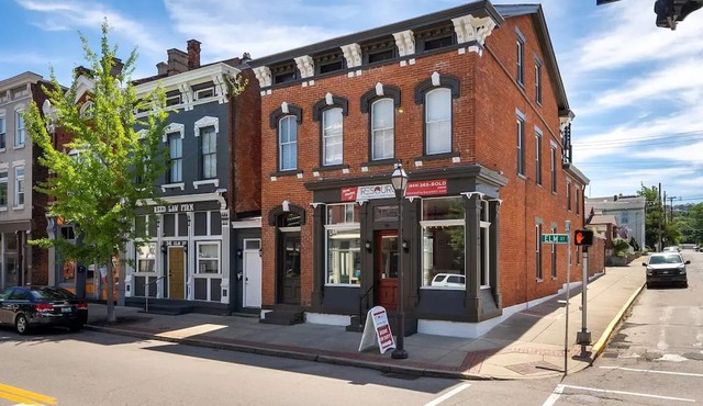 Small Town USA - Historic Building - Walkable Area in Ludlow