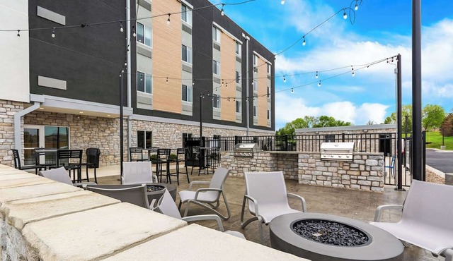Everhome Suites Lexington - Horse Park