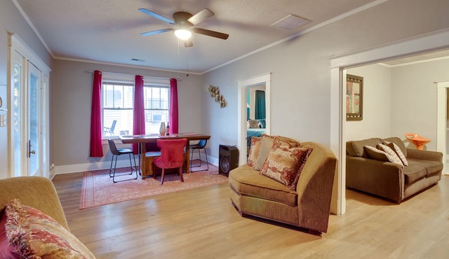 Charming Home: 2 Mi to Downtown Memphis & Zoo
