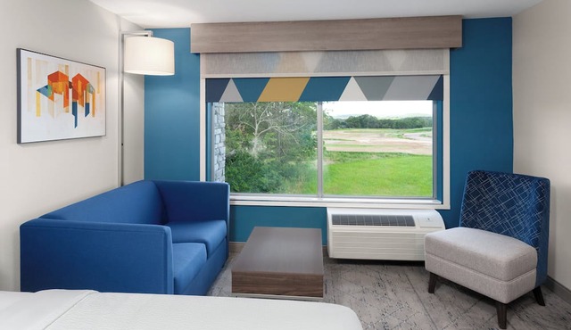 Holiday Inn Express & Suites Reedsburg - Dells Area by IHG