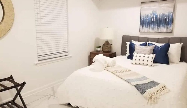 7 BR-Sleeps 15! Famous Lakefront by YouRent!