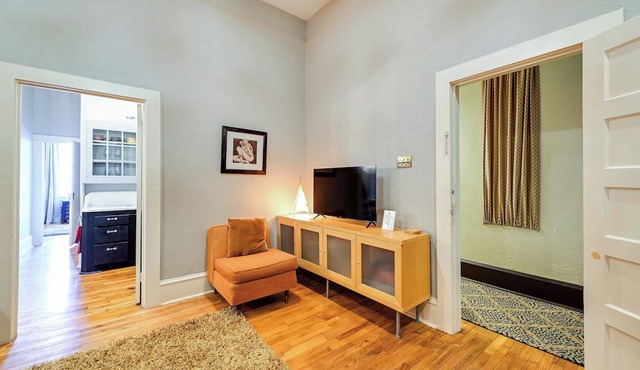 Historic Decatur Apt w/City Square Views
