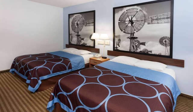 Super 8 by Wyndham Huntington