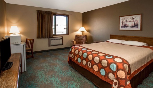 Super 8 by Wyndham Hartford WI