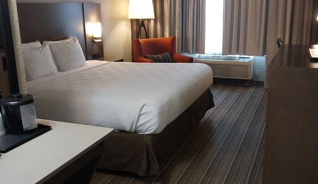 Country Inn & Suites by Radisson, Platteville, WI