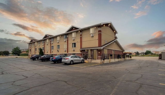 Super 8 by Wyndham Kenosha/Pleasant Prairie