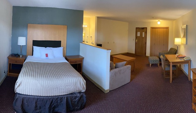 Econo Lodge Inn And Suites in Stevens Point