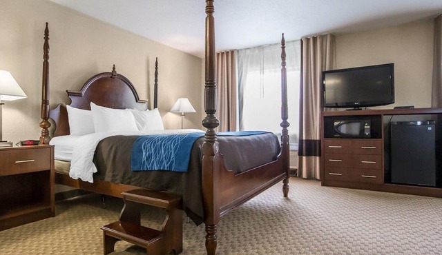 Quality Inn & Suites Dixon near I-88