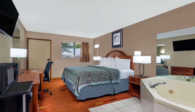 Days Inn by Wyndham Maumee/Toledo
