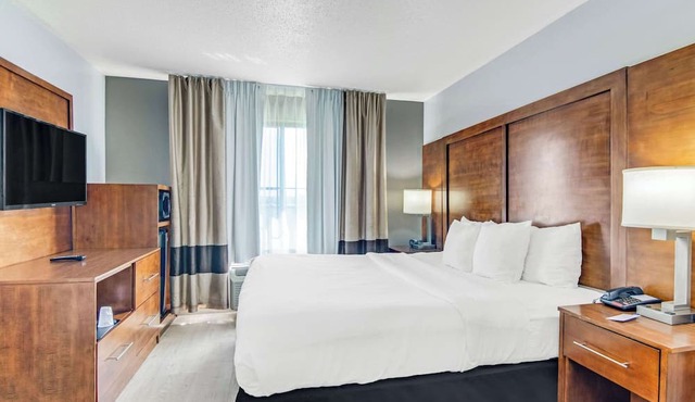 Comfort Suites near I-80 and I-94