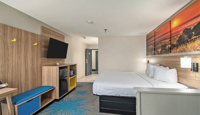 Days Inn & Suites by Wyndham Mt Pleasant