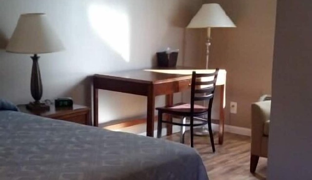 Edmond's Au Gres Inn