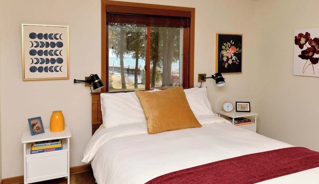 Waters End Cottage: Lake Michigan Waterfront in Sister Bay