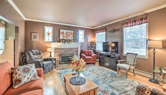 Spacious Michigan Home w/Private Hot Tub in Gladstone