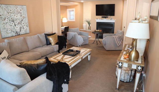 Colorful 4-bedroom house-Vet owned-NAVAL Academy
