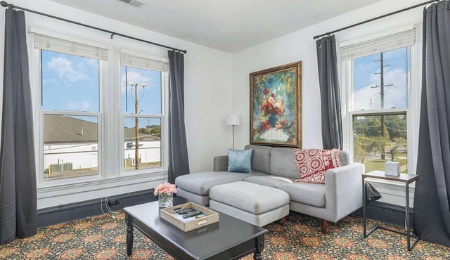 Spacious 1bd, Close to Beach, Shops, Food & Mall