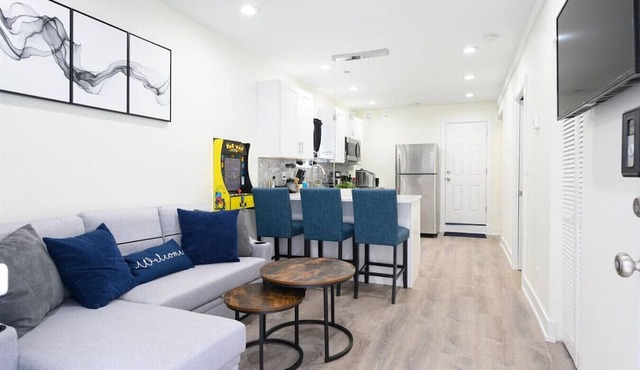 Luxurious, Cozy Beauty 10 min from Downtown Chicago