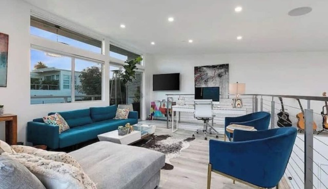 Living the Dream By the Beach-minutes away in Santa Monica