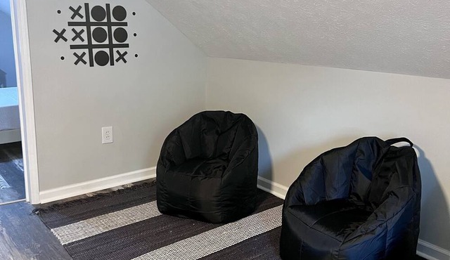 Chillin Time is a cozy pet friendly home 6 miles from Mammoth cave! in Cave City