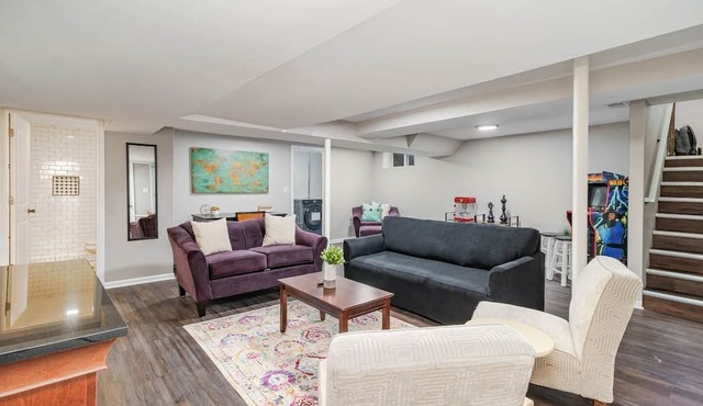 Big Brick Bungalow - Lower Unit
