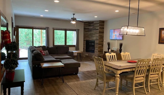 Classic, Stylish 2 Bd 2 Ba Lake Condo on Cross Lake