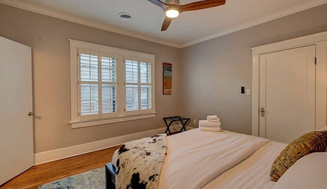 Charming Midtown-Evergreen Bungalow