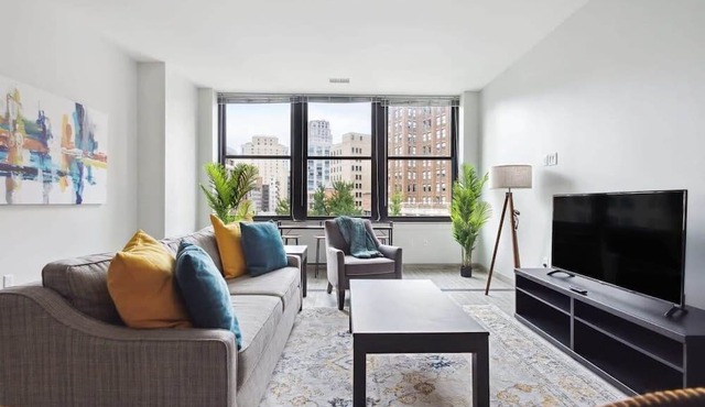 2BR Executive Downtown Retreat