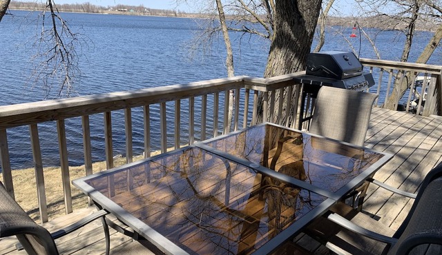 QUIET, Year round Cozy Cabin on a great fishing lake