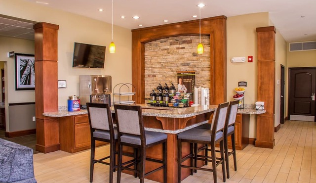 King Bed Suite | Indoor Pool. Free Breakfast.