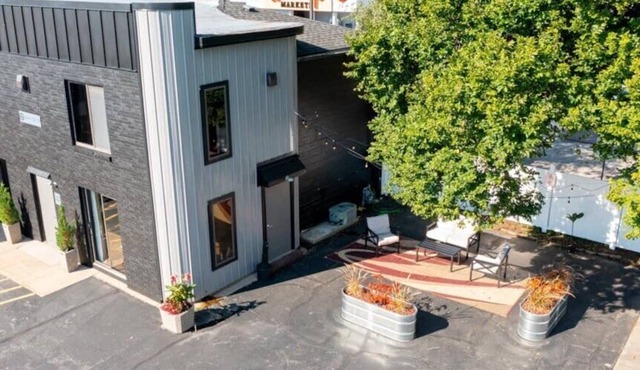 Modern Boutique Queen Studio | Near Downtown Muskegon