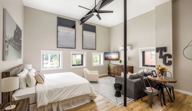 Modern & Cozy Studio | Walk to Downtown & Beach