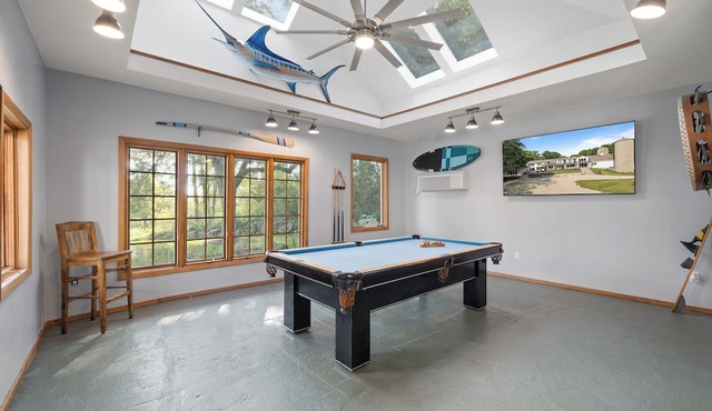 Private | Sleeps 26 | Swimspa, Tennis/Pickleball | Fire pit | Near Lake Geneva Great Retreat Dogs OK
