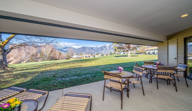 Wapato Point Halmalka Condo 502-B 2 Bed 2 Bath Sleeps 5-6, Close to Outdoor Pool in Manson