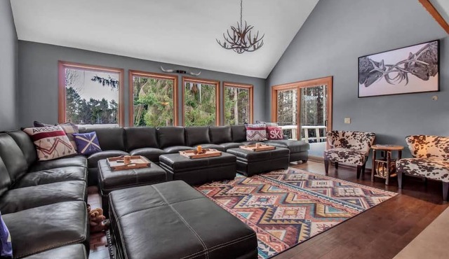 Best of both worlds; chalet located on a private lot in the pines and only 1 miles from the village! in Ellicottville