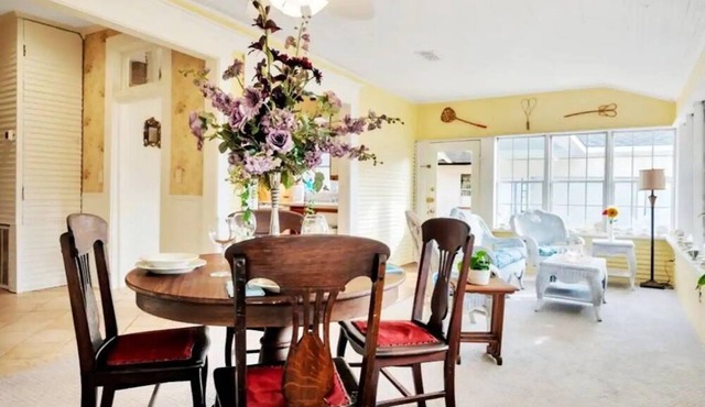 Luxe Private Room in Historic Hemphill Manor! in Hemphill