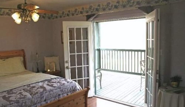 Magnolia Serenity Suite -Queen-Jetted Tub -Balcony in Alexandria